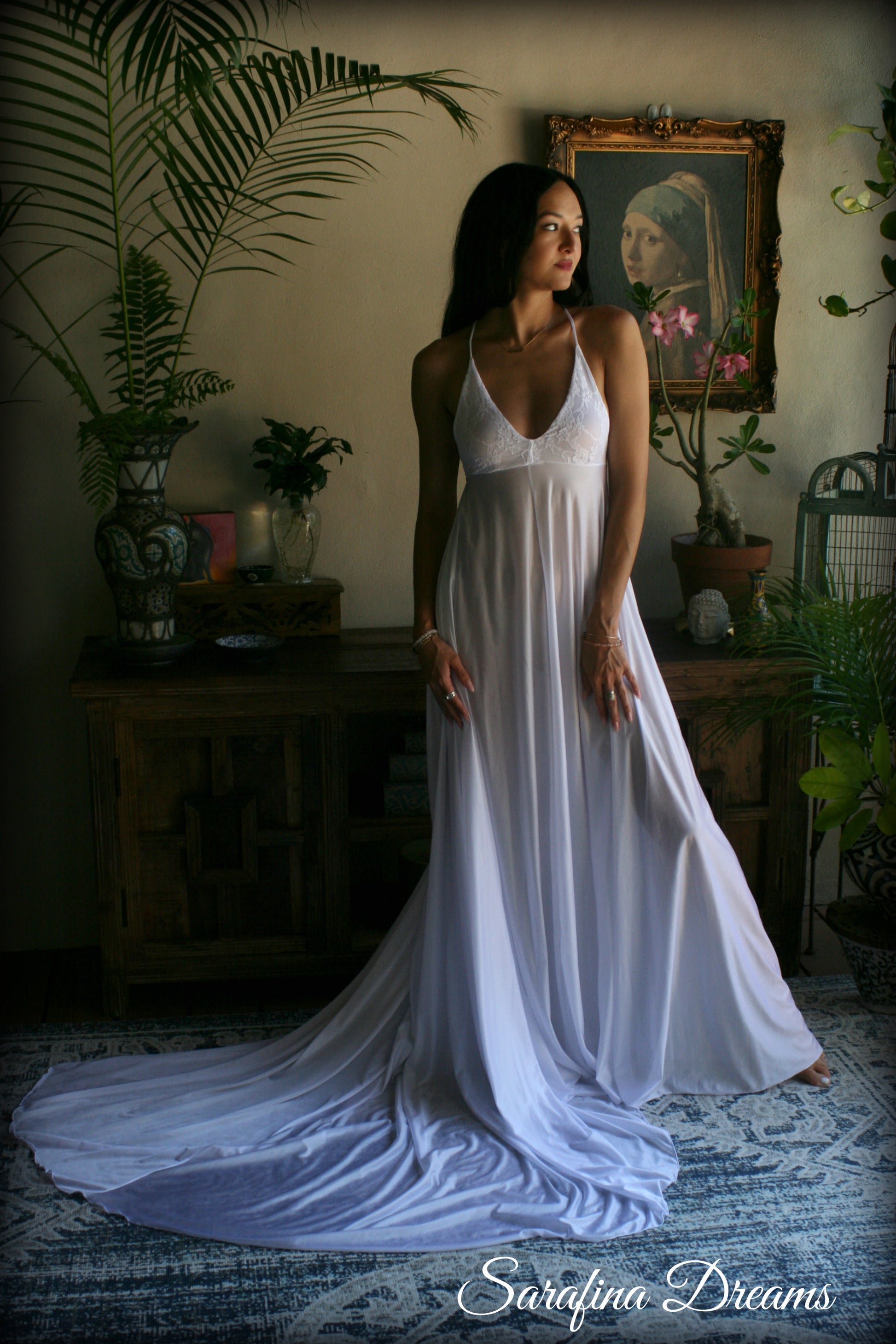 Backless bridal nightgown with train