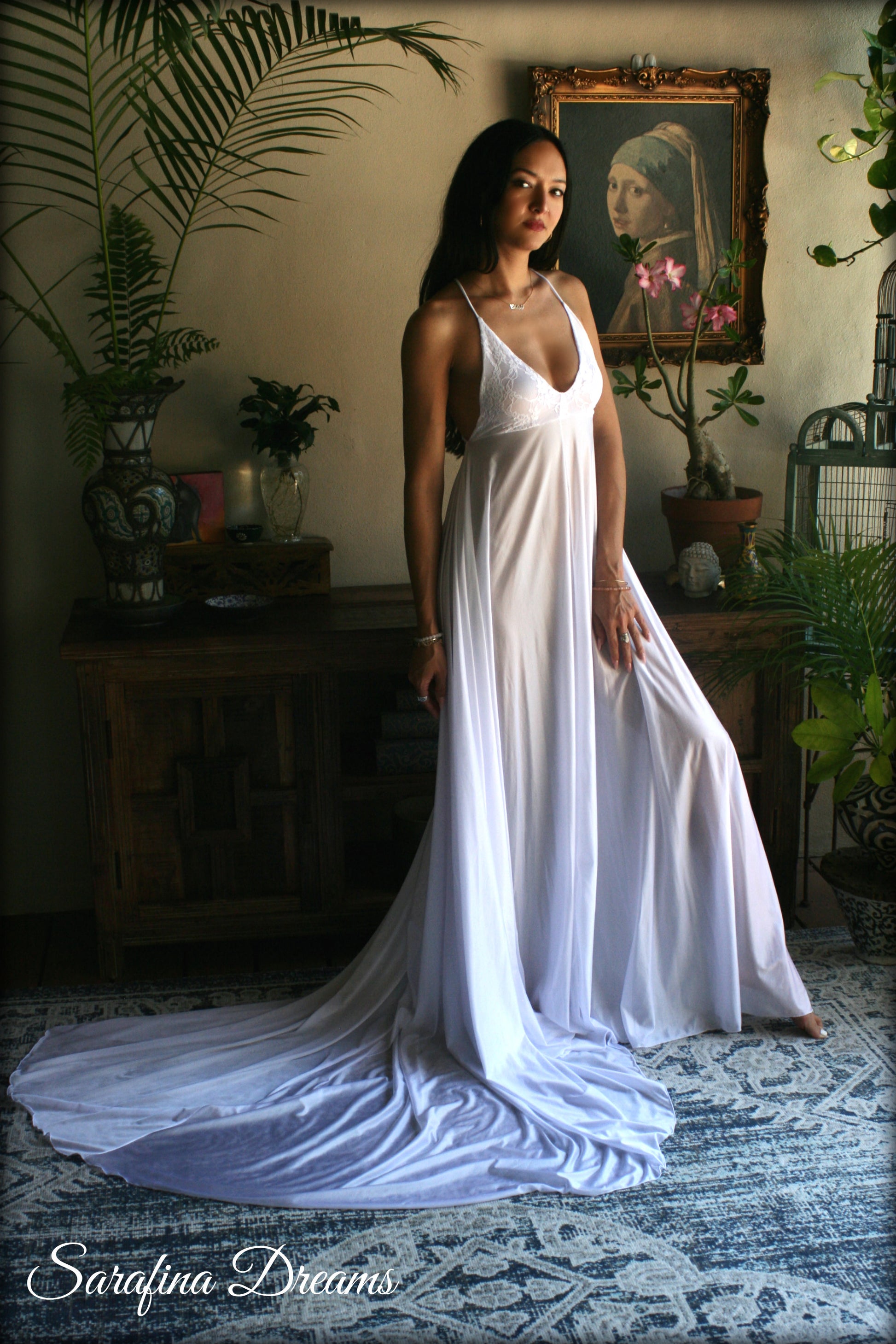Backless bridal nightgown with train