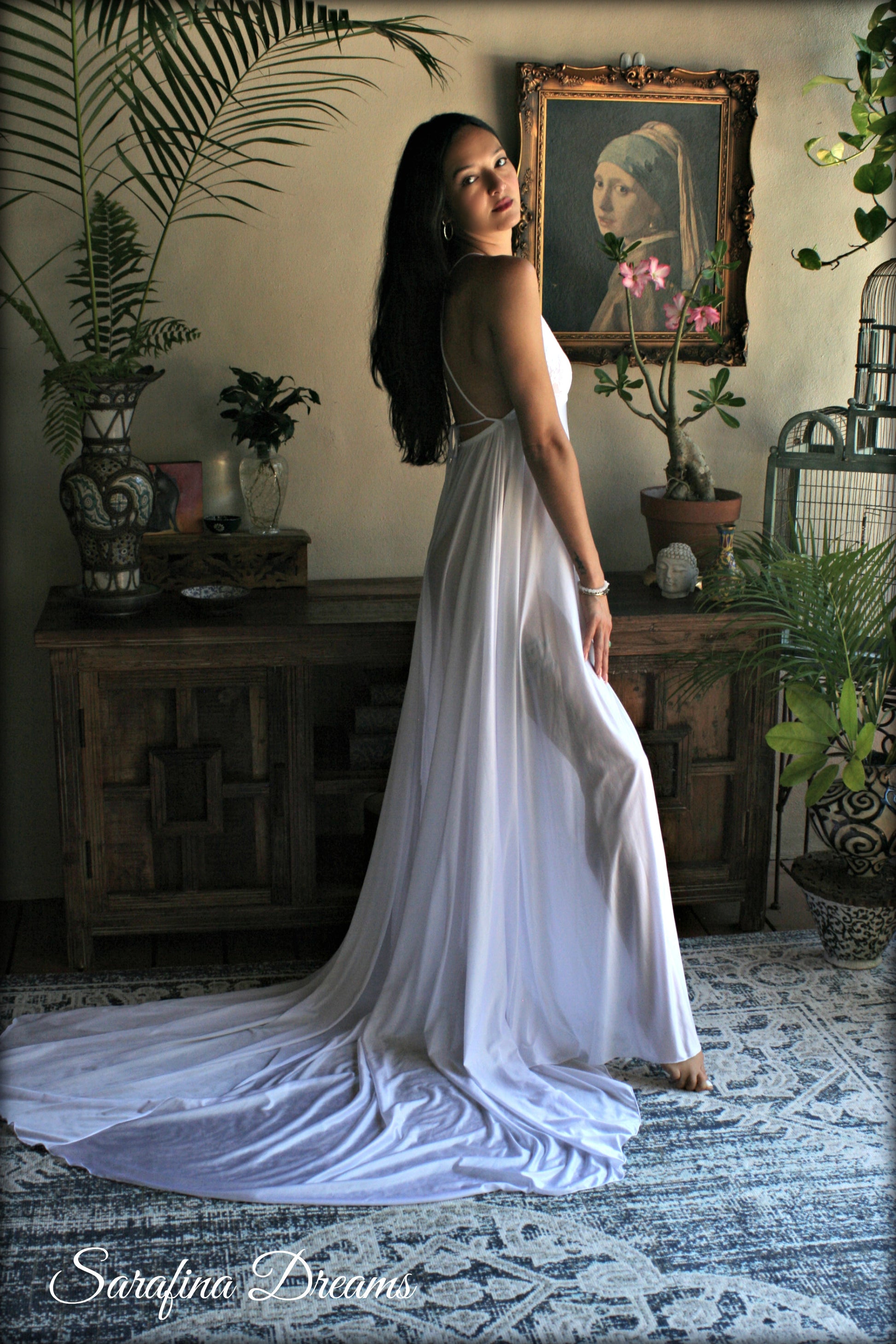 Backless bridal nightgown with train