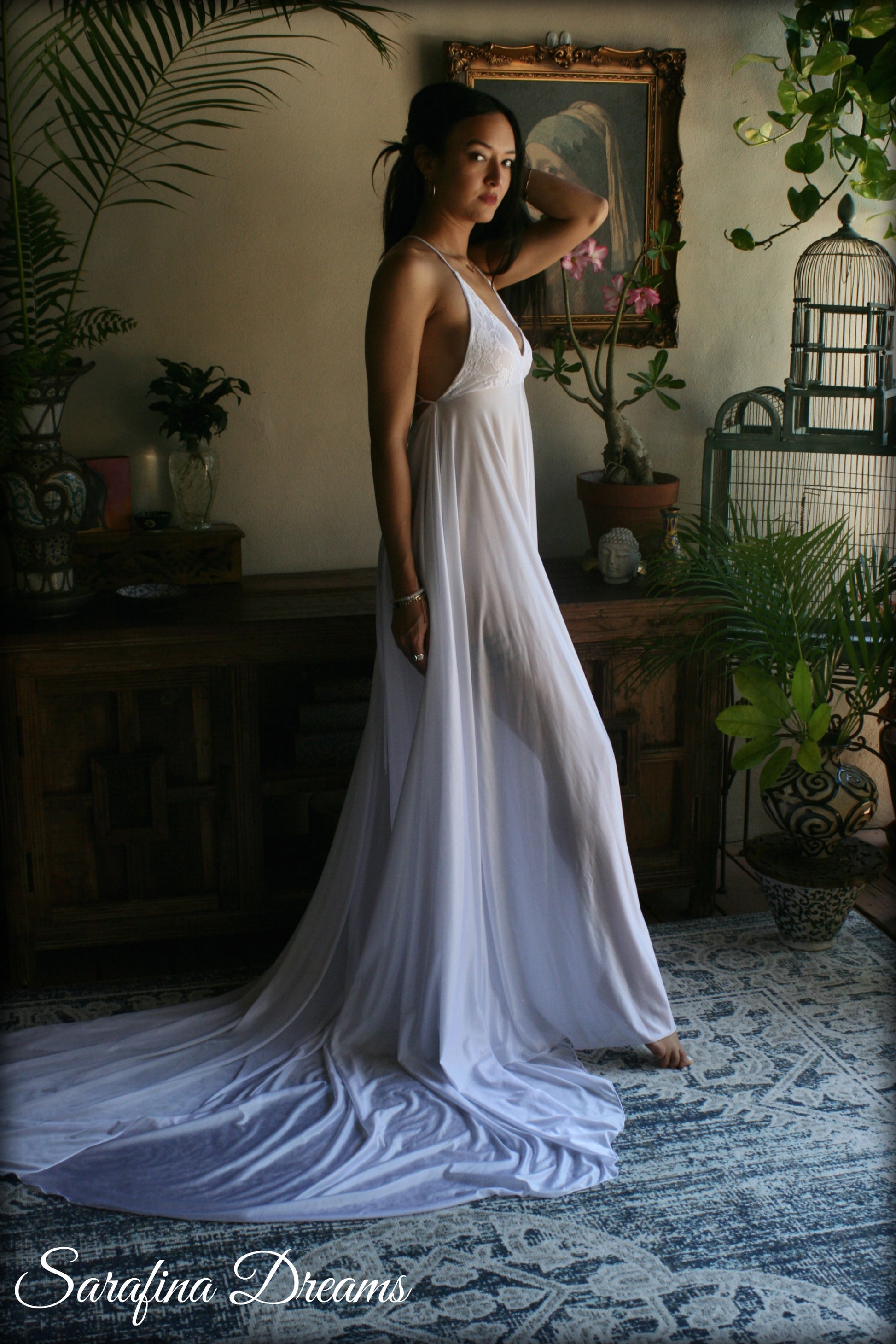 Backless bridal nightgown with train