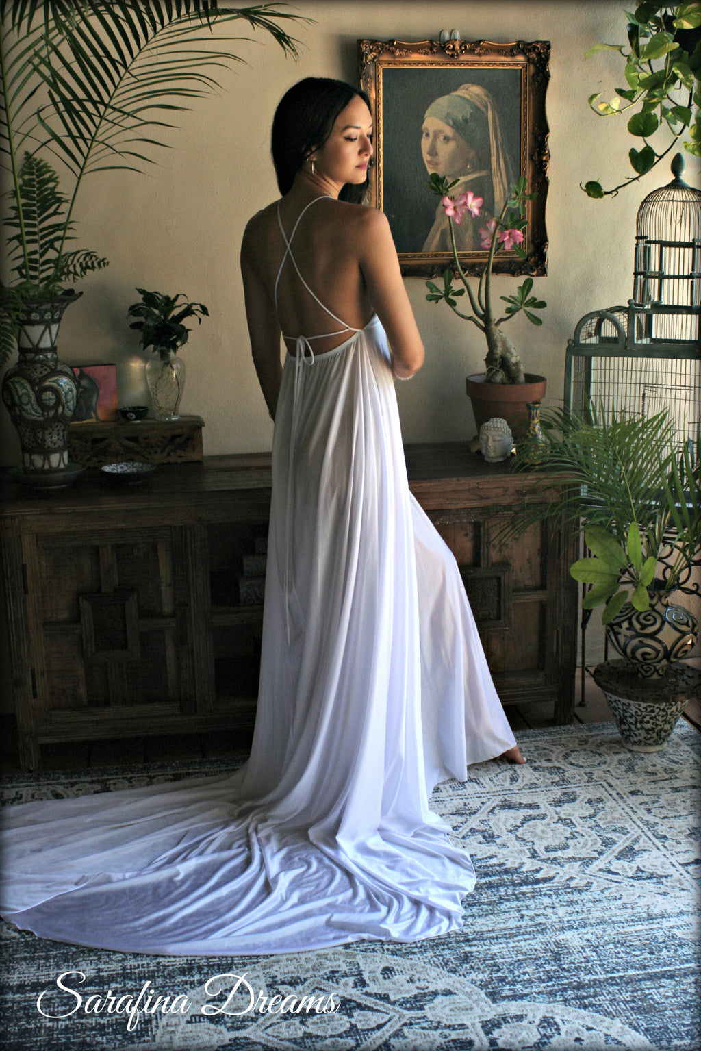 Backless bridal nightgown with train