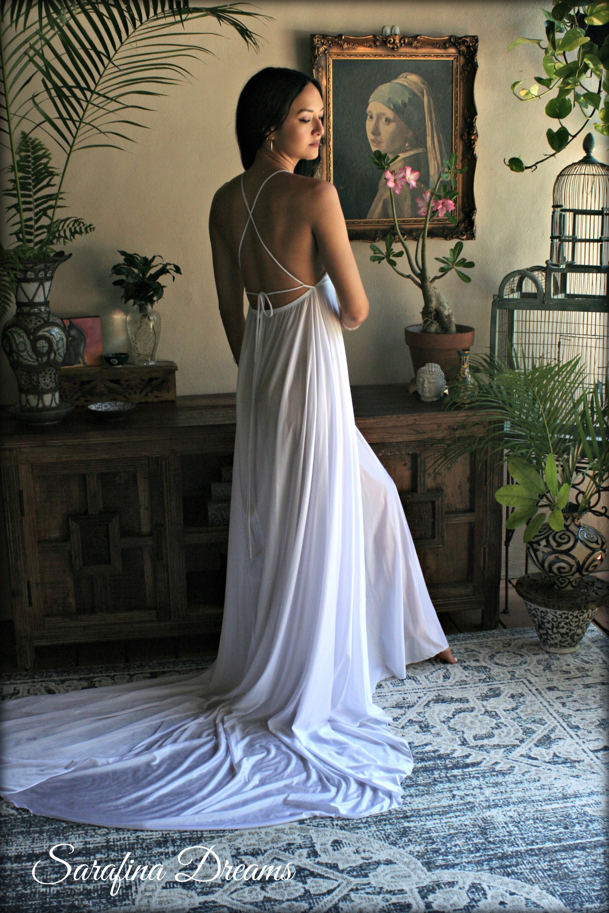 Backless bridal nightgown with train