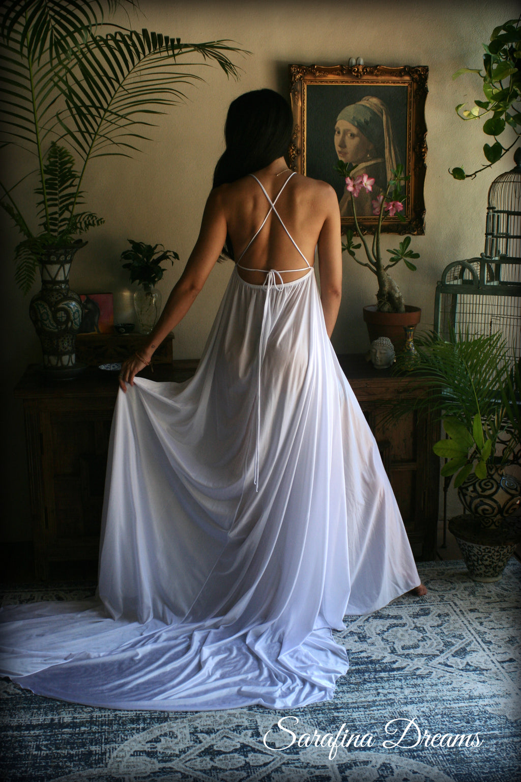 Backless bridal nightgown with train