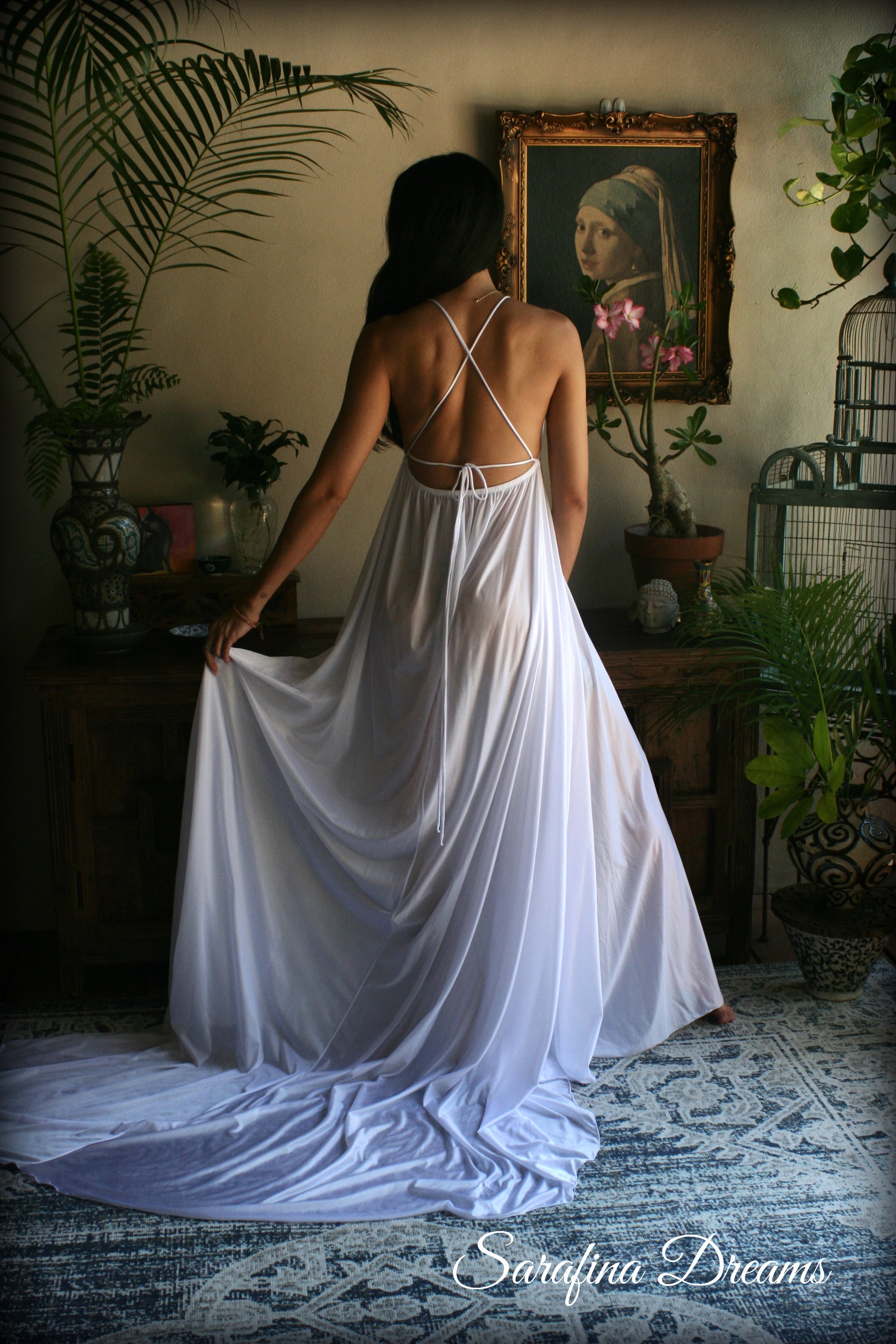 Backless bridal nightgown with train
