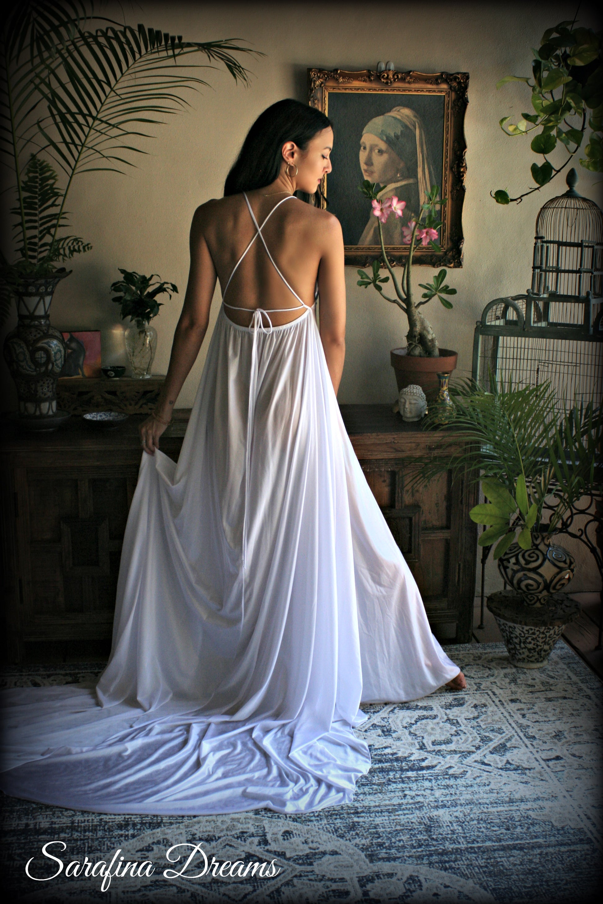 Backless bridal nightgown with train